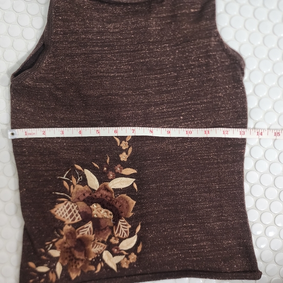 Le Chateau sleevless knit top - Picture 5 of 6